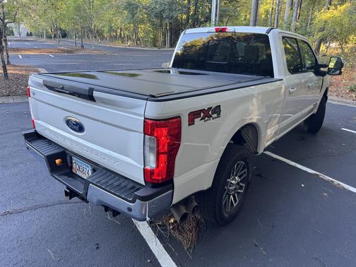 White 2019 Ford F-250 Lariat