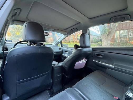 2014 Toyota Prius v Five