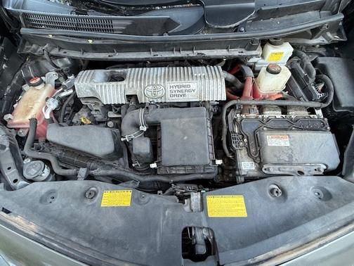 2014 Toyota Prius v Five