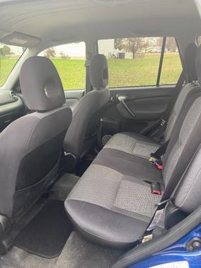 2004 Toyota RAV4 Base