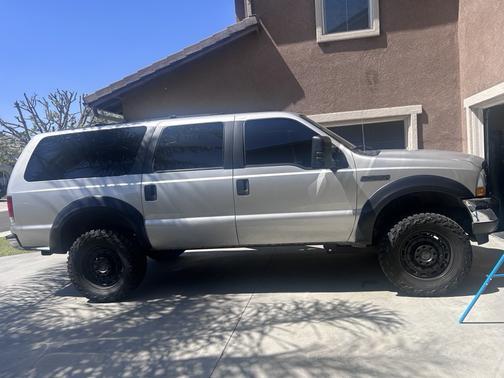 2004 Ford Excursion XLS