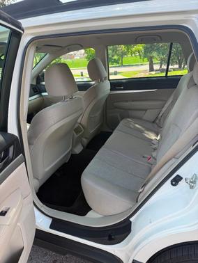 White 2013 Subaru Outback 2.5i