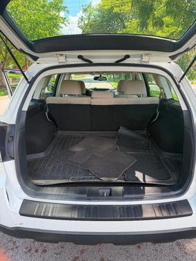 White 2013 Subaru Outback 2.5i