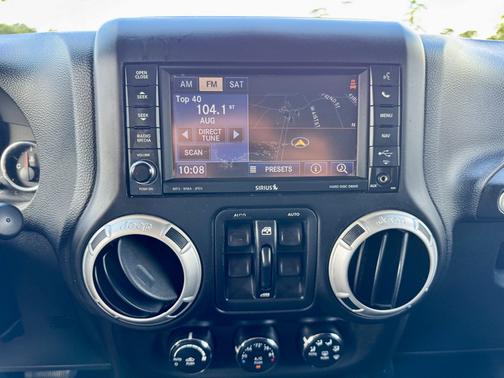 2012 Jeep Wrangler Unlimited Sahara