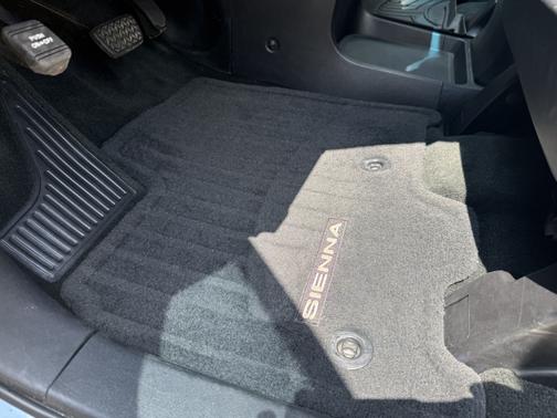 2016 Toyota Sienna Limited Premium