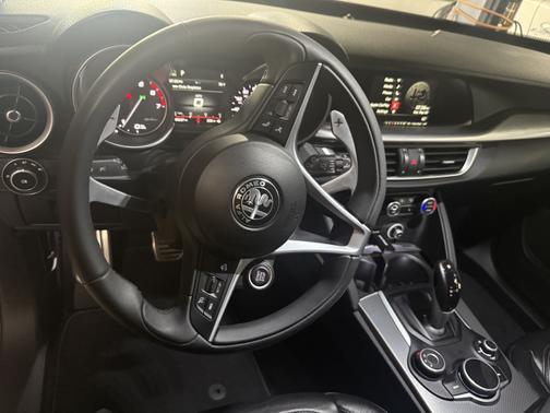 2019 Alfa Romeo Stelvio Sport