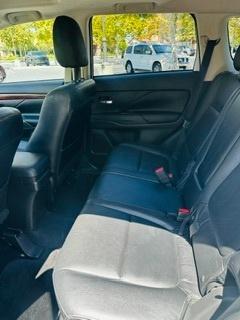 White 2015 Mitsubishi Outlander SE