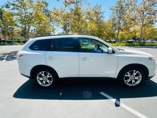 White 2015 Mitsubishi Outlander SE