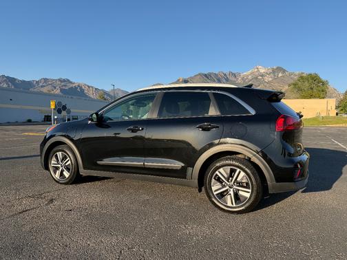 Black 2020 Kia Niro Plug-In Hybrid LXS