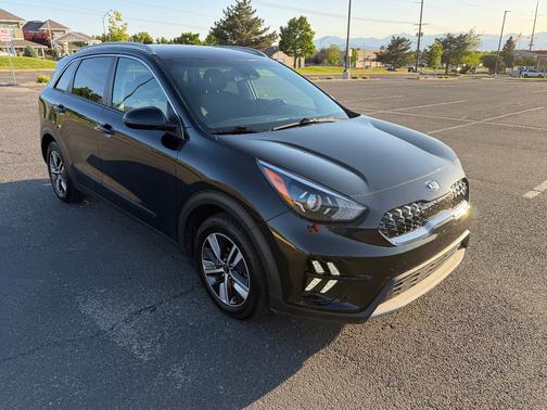Black 2020 Kia Niro Plug-In Hybrid LXS