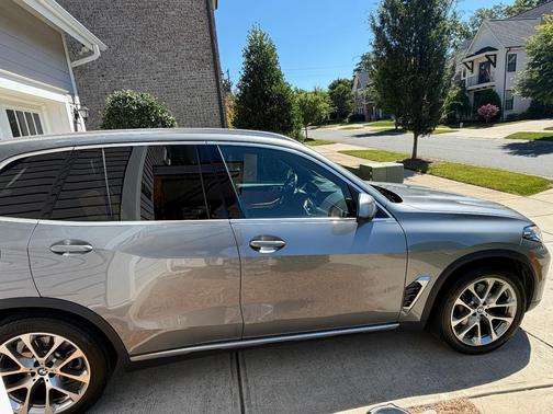 Gray 2024 BMW X5 xDrive40i
