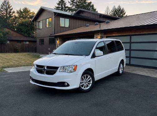 White 2019 Dodge Grand Caravan SXT