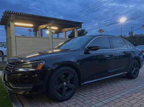 Black 2012 Volkswagen Passat 2.5 SE