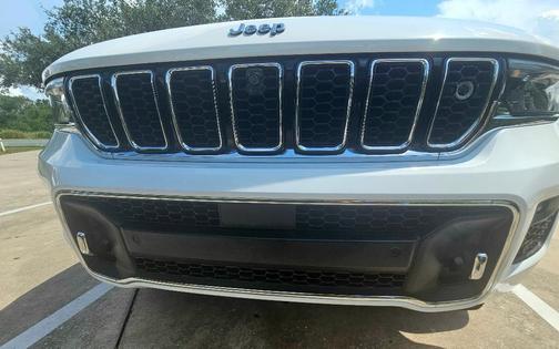 White 2023 Jeep Grand Cherokee Overland