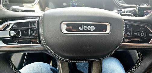 White 2023 Jeep Grand Cherokee Overland