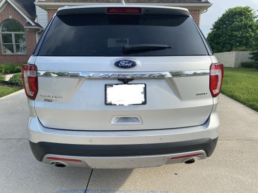 Photo 3 of 18 of 2016 Ford Explorer Limited