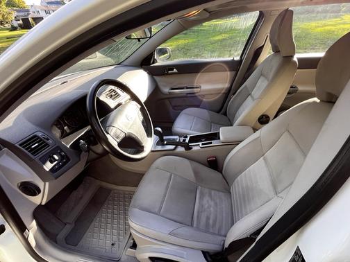 White 2010 Volvo V50 2.4i