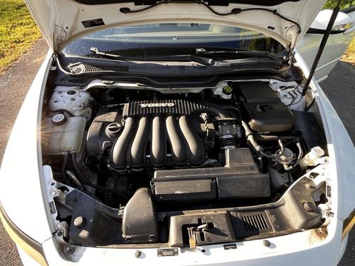 White 2010 Volvo V50 2.4i
