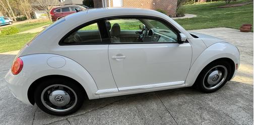 White 2013 Volkswagen Beetle 2.5L