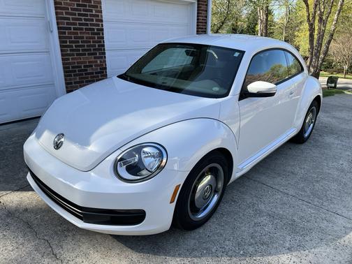 White 2013 Volkswagen Beetle 2.5L
