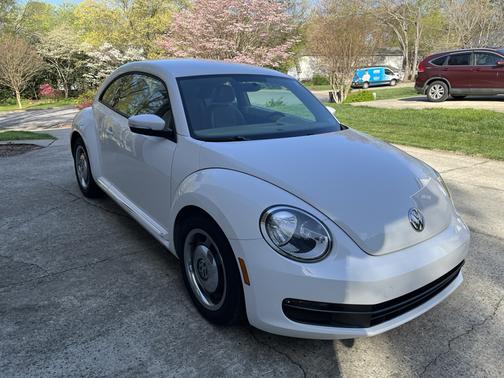 White 2013 Volkswagen Beetle 2.5L