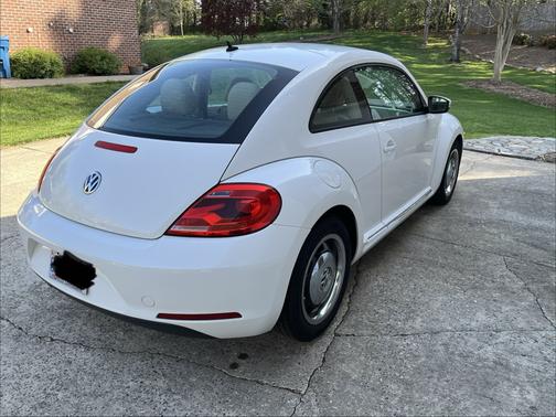 White 2013 Volkswagen Beetle 2.5L