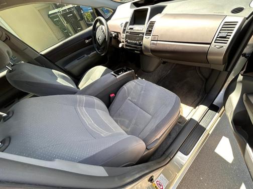 Silver 2005 Toyota Prius Base
