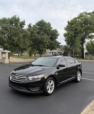 Black 2019 Ford Taurus SEL