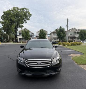 Black 2019 Ford Taurus SEL