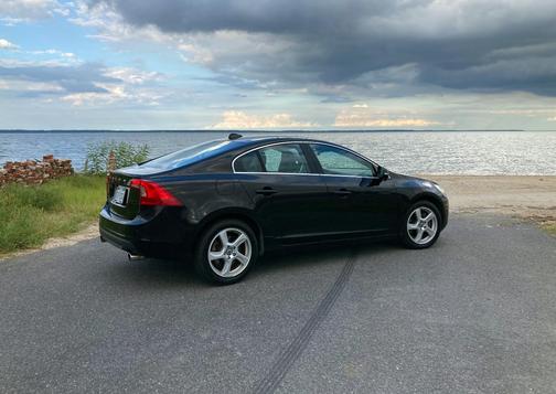 Black 2013 Volvo S60 T5 Premier Plus
