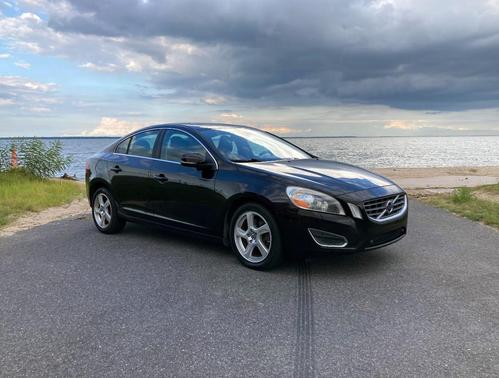 Black 2013 Volvo S60 T5 Premier Plus