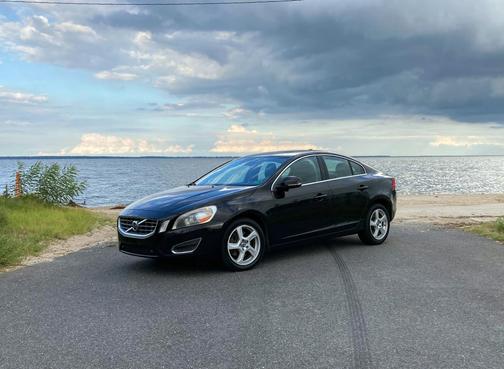 Black 2013 Volvo S60 T5 Premier Plus