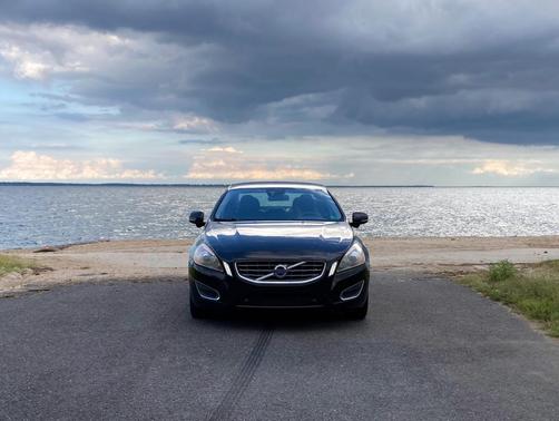 Black 2013 Volvo S60 T5 Premier Plus
