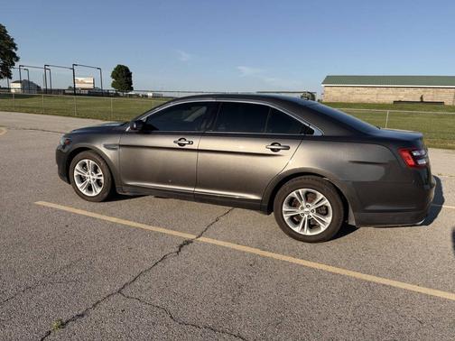 Gray 2017 Ford Taurus SE