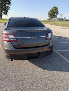 Gray 2017 Ford Taurus SE