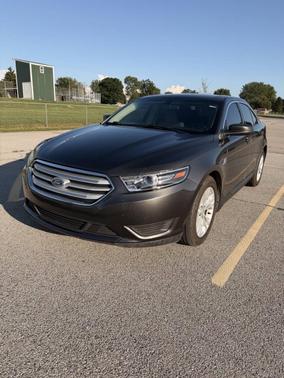 Gray 2017 Ford Taurus SE