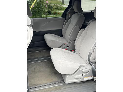 2019 Toyota Sienna LE