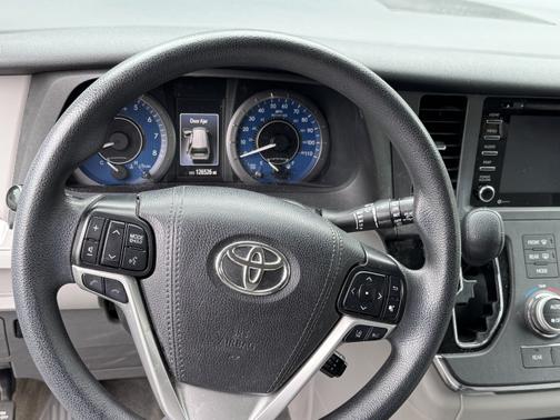 2019 Toyota Sienna LE