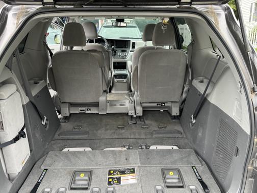 2019 Toyota Sienna LE