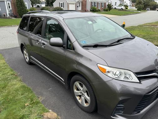 2019 Toyota Sienna LE