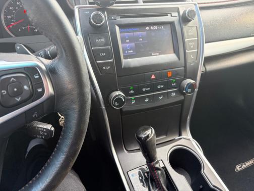 Red 2015 Toyota Camry SE