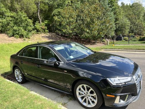 Photo 3 of 10 of 2019 Audi A4 2.0T Premium