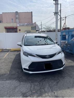 2024 Toyota Sienna LE