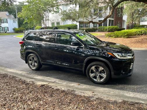 Black 2019 Toyota Highlander Limited Platinum
