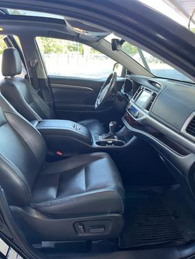 Black 2019 Toyota Highlander Limited Platinum