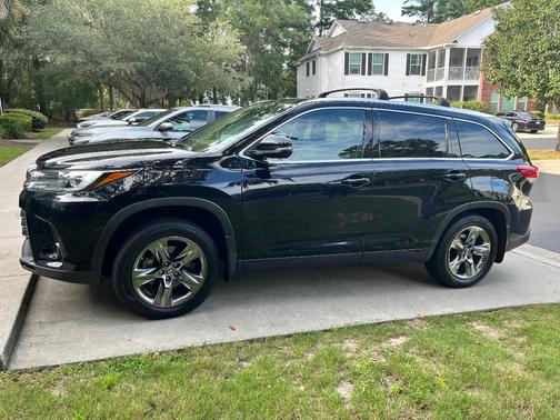 Black 2019 Toyota Highlander Limited Platinum
