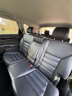White 2017 Kia Sorento LX