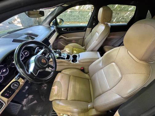 Blue 2019 Porsche Cayenne Cayenne E-Hybrid