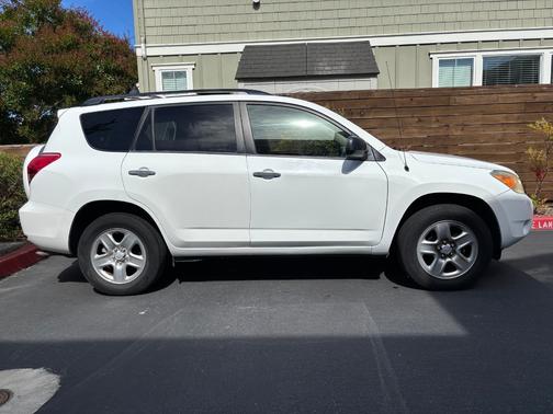 White 2006 Toyota RAV4 Base