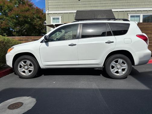 White 2006 Toyota RAV4 Base